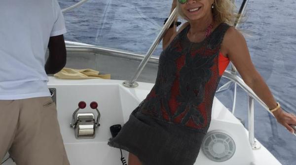 Cum a agățat-o tânărul român pe britanica de 66 de ani pe care a lăsat-o falită 