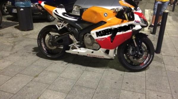 Motocicletă cu mesaj anti-PSD face furori la UNTOLD