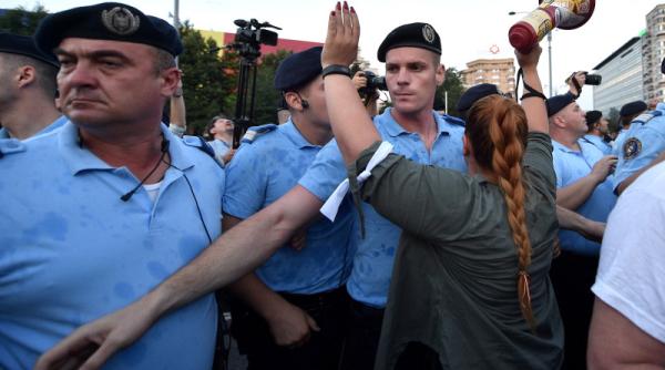 Pe cine vede premier cel mai activ protestatar