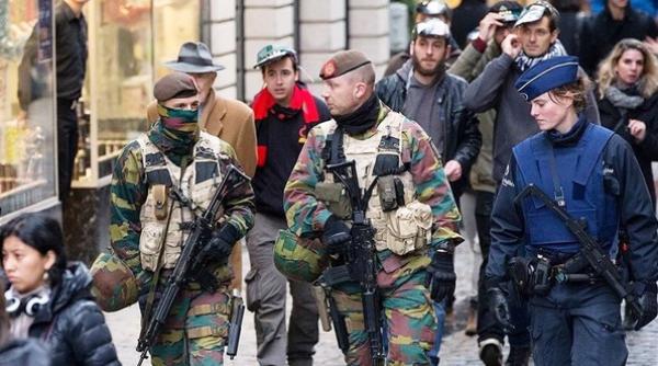 Alertă cu bombă în Franţa. 2.000 de turişti evacuaţi