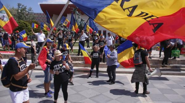 Protest 10 august. Românii s-au întors acasă. Mitingul Diasporei a început în Piaţa Victoriei. Live VIDEO