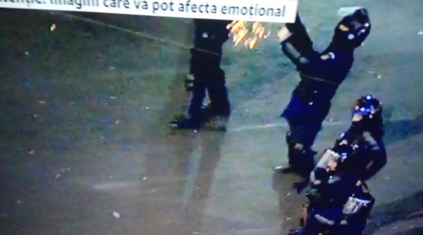 Noi imagini de la protestul din 10 august. Cum aruncau jandarmii ca în popice, în protestatari. Video 