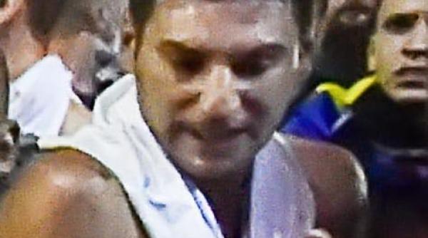 Poza cu huliganul care a furat arma. Cine îl recunoaște? Poliția, apel pentru români 