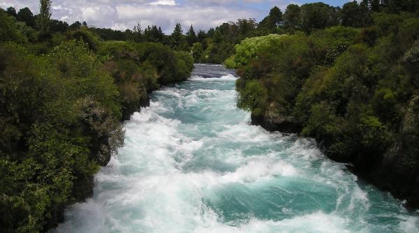 Motociclist ceh, căzut în râul Sebeș. Transportat, de urgență, la spital