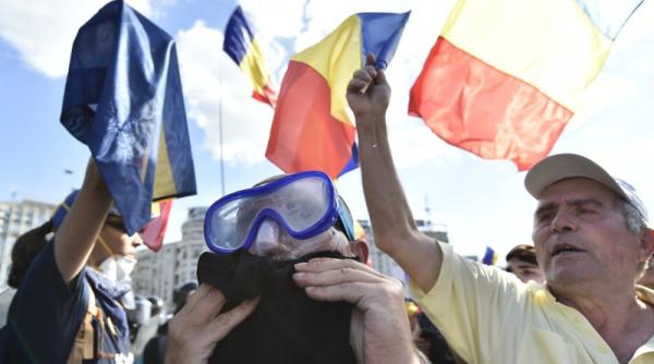 Medic: Gazele folosite de jandarmi, în aerul condiționat de la Guvern 