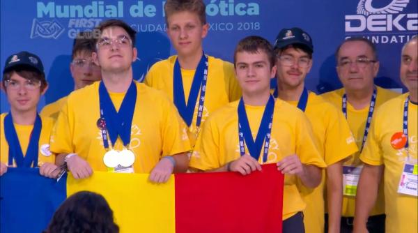 Elevi români, aur la competiția mondială de robotică 