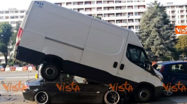 Italia: Român în stare gravă, după un accident spectaculos. Video