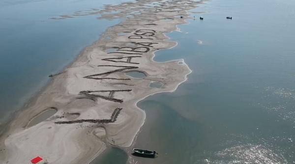 „La naiba, PSD”, noul mesaj al protestatarilor - VIDEO. A apărut în mijlocul Dunării