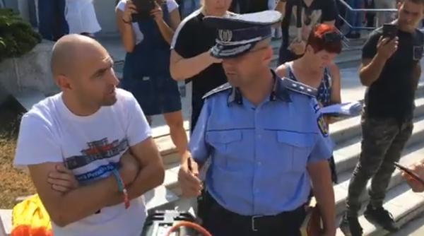 Protest anti PSD la întâlnirea liderilor. PSD-iștii au chemat poliția. Video