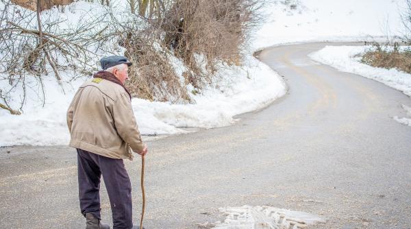 Mesaj dintr-un sat din România către politicieni: Rușine să vă fie! Să nu vă mai prindem pe aici!