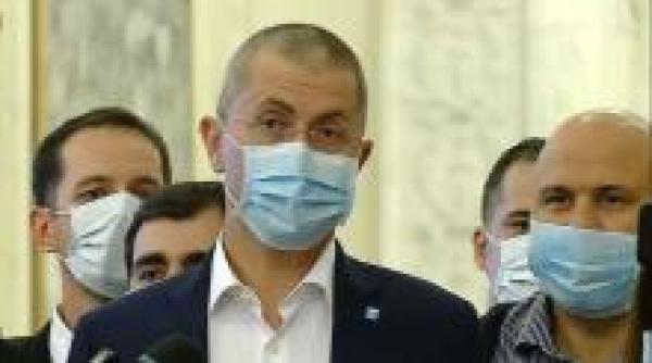 Protest în Parlament. Deputații USR au venit cu măști chirurgicale