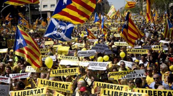 Catalunia: Nou miting pentru independență. Zeci de mii de oameni în stradă. Video 