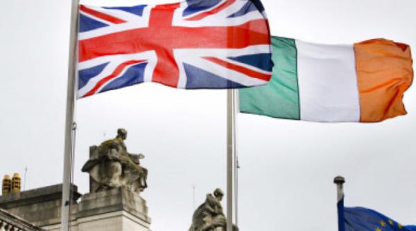 Scandal în Irlanda: Familie de români, trimisă să doarmă în sala de așteptare din spital