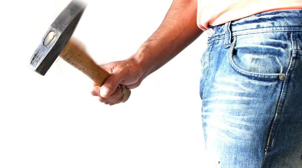 Italia: Un român, în stare gravă după ce i-a furat iubita unui ucrainean. I-a fracturat craniul