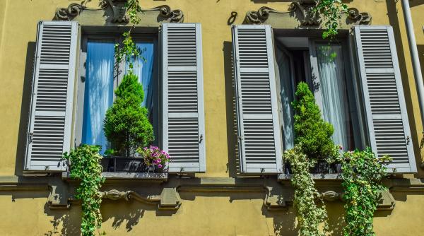 Italia: Român arestat după ce a aruncat o femeie de la etaj