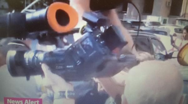 Proteste împotriva șefului Jandarmeriei, la parchet. Huiduit, a fugit după audieri