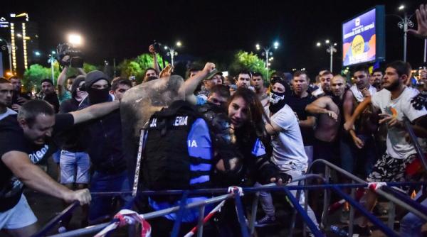 Femeia jandarm, bătută la 10 august, prima declarație publică 