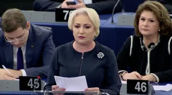Dăncilă, CACOFONIE citită de pe foaie, în Parlamentul European
