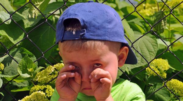 Italia: Copil român, BĂTUT violent de tată după ce și-a apărat mama de lovituri. Ți se rupe sufletul