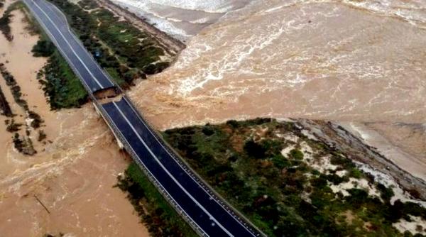 Italia: Pod prăbușit în Sardinia. ALERTĂ de vreme rea!