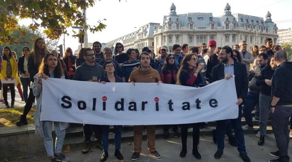 Marș Piața Victoriei - Romană - Universitate. Hans Klemm, printre participanți