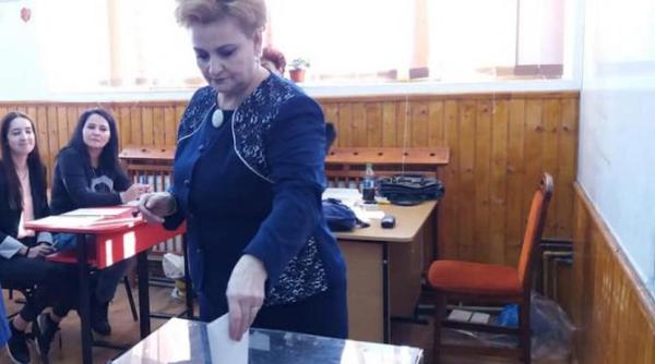 Ministrul Mediului a făcut turism pe banii statului în Insula Paştelui