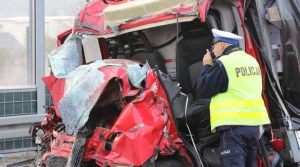 Alt șofer român mort pe o șosea din Europa. REVOLTĂ pe Facebook: "Murim pentru un pumn de mărunțiș!"