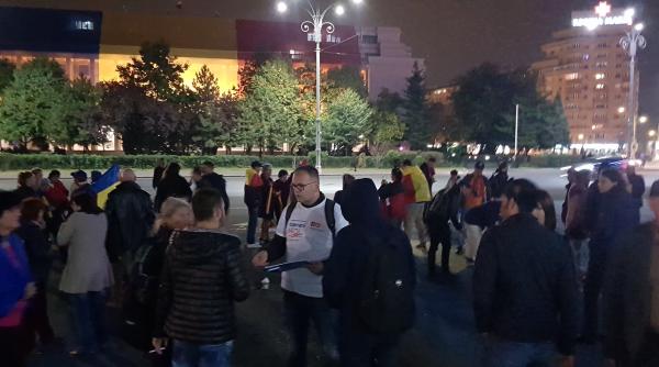 Protest Piața Victoriei. Mesajul ZILEI a apărut pe un bloc din apropiere 