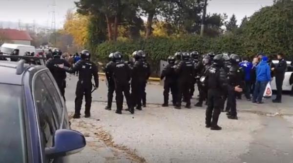 Jandarmii o comit DIN NOU. Suporteri, gazați și bătuți la Craiova. VIDEO