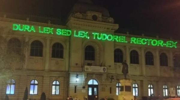 Demisie Tudorel Toader: Proiecţie de lasere pe clădirea Universităţii Alexandru Ioan Cuza împotriva ministrului