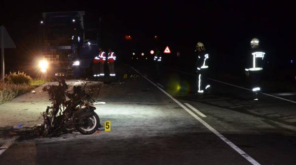 Spania. Moarte ORIBILĂ pentru un român. A ARS de viu, după ce s-a izbit cu scuterul de un camion