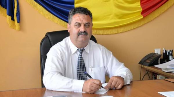 INCREDIBIL. Un primar din Vâlcea a fost prins la FURAT