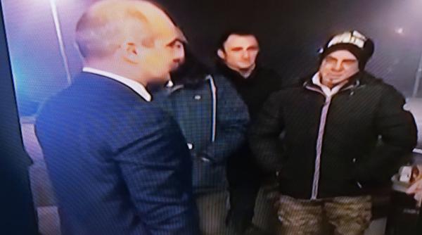 Rareș Bogdan, așteptat de protestatari în fața sediului Realitatea