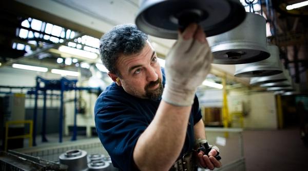 Ford anunță că ÎNCHIDE fabrica. Dă oamenii afară 