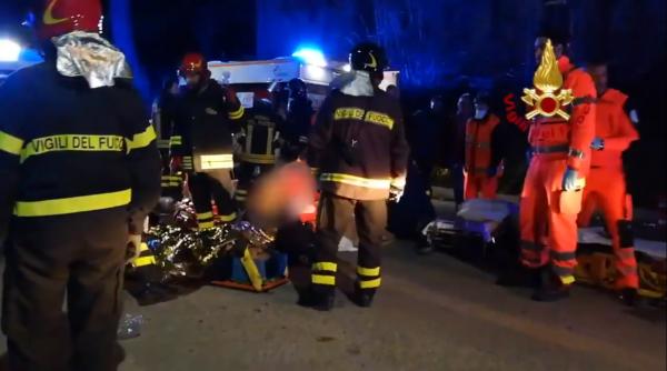 BUSCULADĂ într-un club de noapte din Italia. Șase tineri au MURIT, peste 100 de răniți 