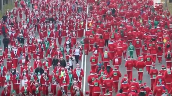 Spania. Mii de oameni îmbrăcați în Moș Crăciun. Cursă de CARITATE pentru tratarea CANCERULUI