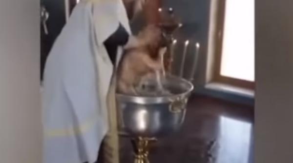 SCENE ȘOCANTE. Botez de COȘMAR pentru o fetiță de doi ani. „Satana este în ea” (VIDEO)