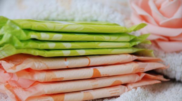 Se predă la școală: Și băieții pot avea MENSTRUAȚIE