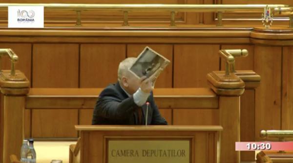 Moțiune cenzură. Roman, PNL: "Jandarmii stau în Parlament să apere PENALII!. Cine i-a chemat?"