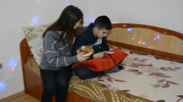 Gest IMPRESIONANT al unui copil ai cărui părinți sunt plecați în străinătate. VIDEO