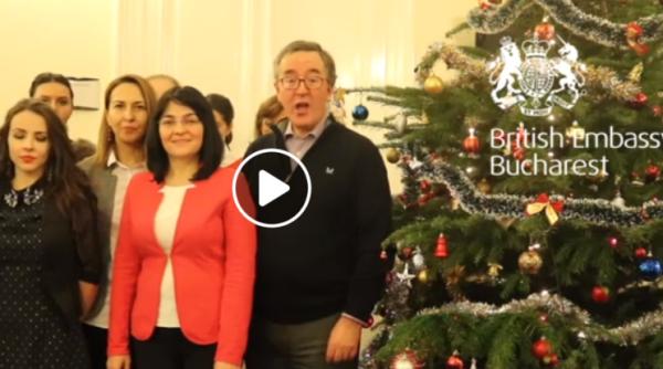 INEDIT. Ambasadorul britanic la București colindă în limba ROMÂNĂ. Imagini virale