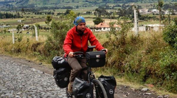 Povestea incredibilă a românului care a traversat Americile pe BICICLETĂ