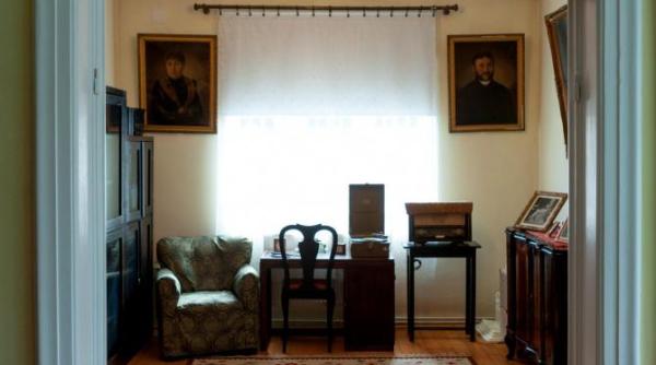 Eurostat, circa 80% dintre tinerii români trăiesc cu părinții