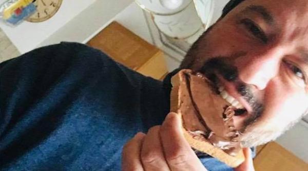 Salvini, RĂSPUNS după ce i s-a cerut demisia pentru că mânca nutella pe facebook, în timp ce italienii erau îngroziți de cutremur