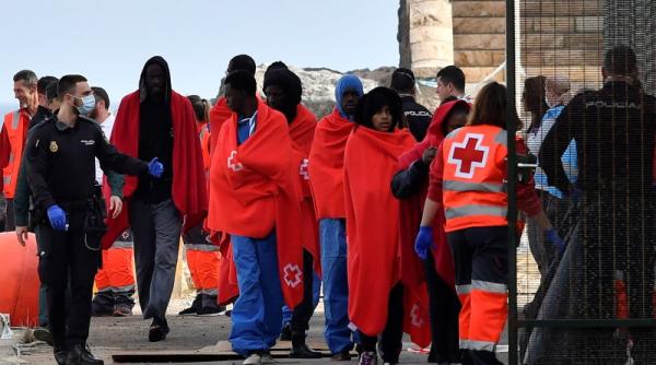 Spania. Sute de migranți, salvați în largul Marocului