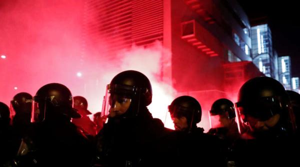 Premierul albanez a remaniat opt miniştri, ca efect al protestelor MASIVE