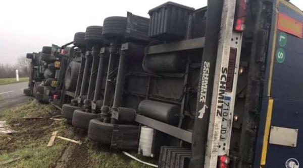 Franța. Un șofer ROMÂN rupt de BEAT s-a răsturnat cu TIR-ul