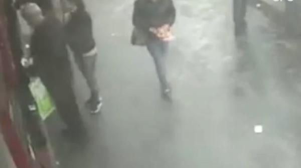 Imaginile care au REVOLTAT Anglia. O româncă fură banii unui bărbat SURD. VIDEO