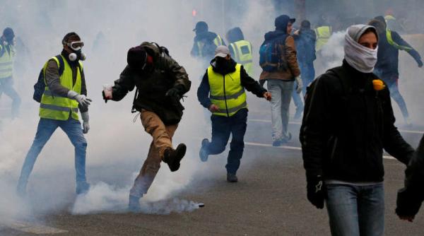 Franța. Mii de oameni în stradă. Vestele galbene protestează pentru a noua săptămână consecutiv