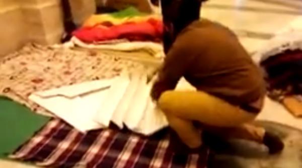 Italia. Un CORT pliabil, devenit VIRAL. Este destinat oamenilor străzii (VIDEO)